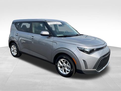 Used 2025 Kia Soul LX w/ LX Technology Package FWD image 7