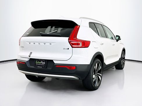 Used 2025 Volvo XC40 B5 Plus image 9