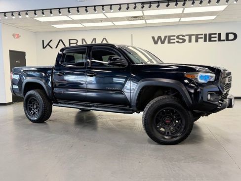 Used 2020 Toyota Tacoma TRD Off-Road image 1