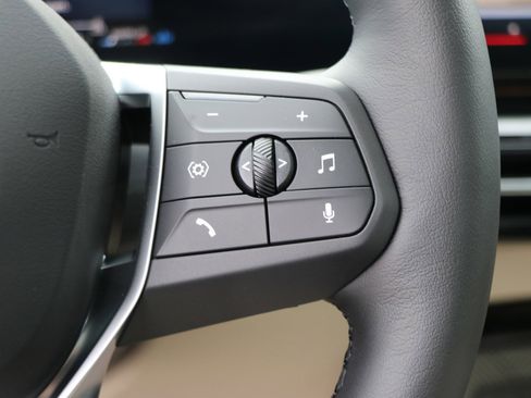 Certified 2025 BMW X1 xDrive28i w/ Technology Package image 19