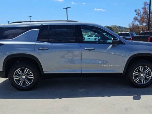 Used 2026 Chevrolet Traverse LT w/ Driver Confidence Package FWD image 9