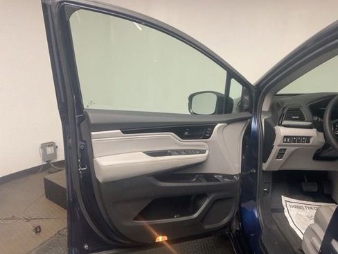 Certified 2024 Honda Odyssey Touring image 9