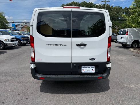 Used 2018 Ford Transit 250 130 Low Roof w/ Exterior Upgrade Package RWD image 9