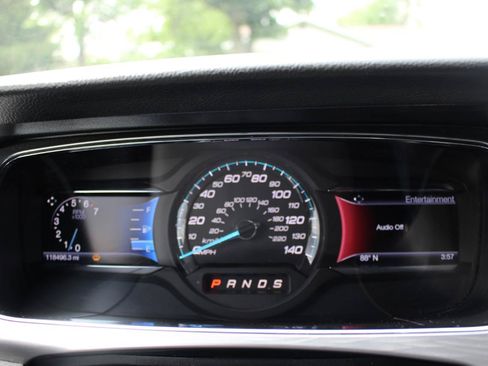 Used 2014 Ford Taurus SEL w/ Equipment Group 201A FWD image 22