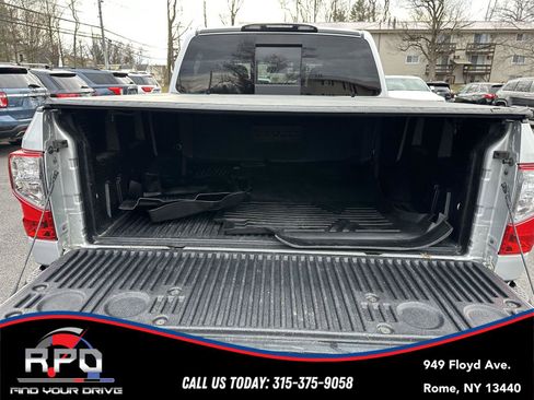 Used 2018 Nissan Titan SV w/ SV Convenience Package image 30