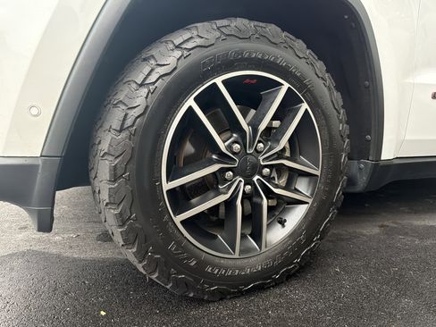 Used 2020 Jeep Grand Cherokee Trailhawk w/ Trailhawk Luxury Group image 13