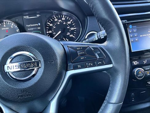 Used 2017 Nissan Rogue SV w/ Sun & Sound Touring Package AWD/4WD image 25
