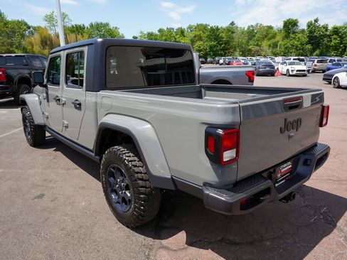Used 2023 Jeep Gladiator Sport AWD/4WD image 4