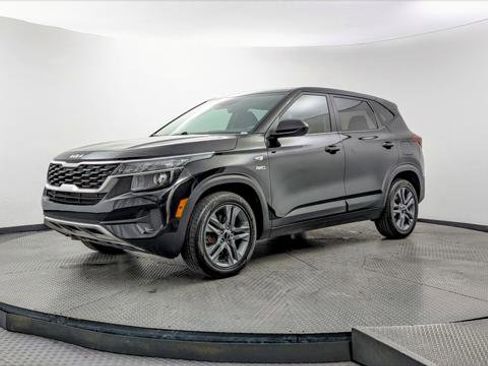 Used 2022 Kia Seltos LX AWD/4WD image 2
