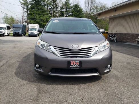 Used 2015 Toyota Sienna XLE Premium image 2