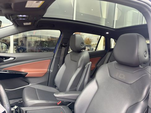 Used 2021 Volkswagen ID.4 Pro S w/ ID.4 Protection Package image 8