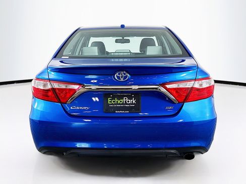 Used 2017 Toyota Camry SE w/ Moonroof Package FWD image 7