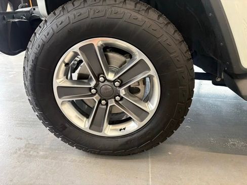 Used 2019 Jeep Wrangler Unlimited Sahara w/ Safety Group image 11