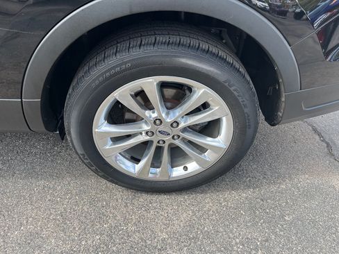Used 2018 Ford Explorer XLT w/ Equipment Group 202A FWD image 46