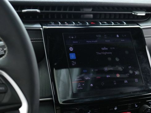 Used 2023 GMC Terrain SLT w/ Elevation Edition image 96