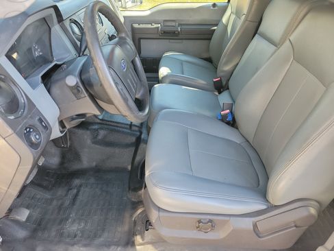 Used 2013 Ford F250 XL w/ PWR Equipment Group image 4