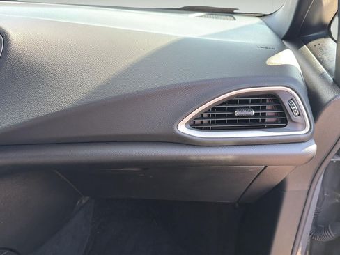 Used 2025 Chrysler Pacifica Select FWD image 42