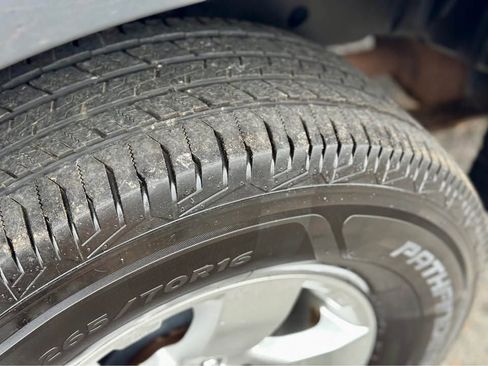 Used 2012 Nissan Frontier SV image 3