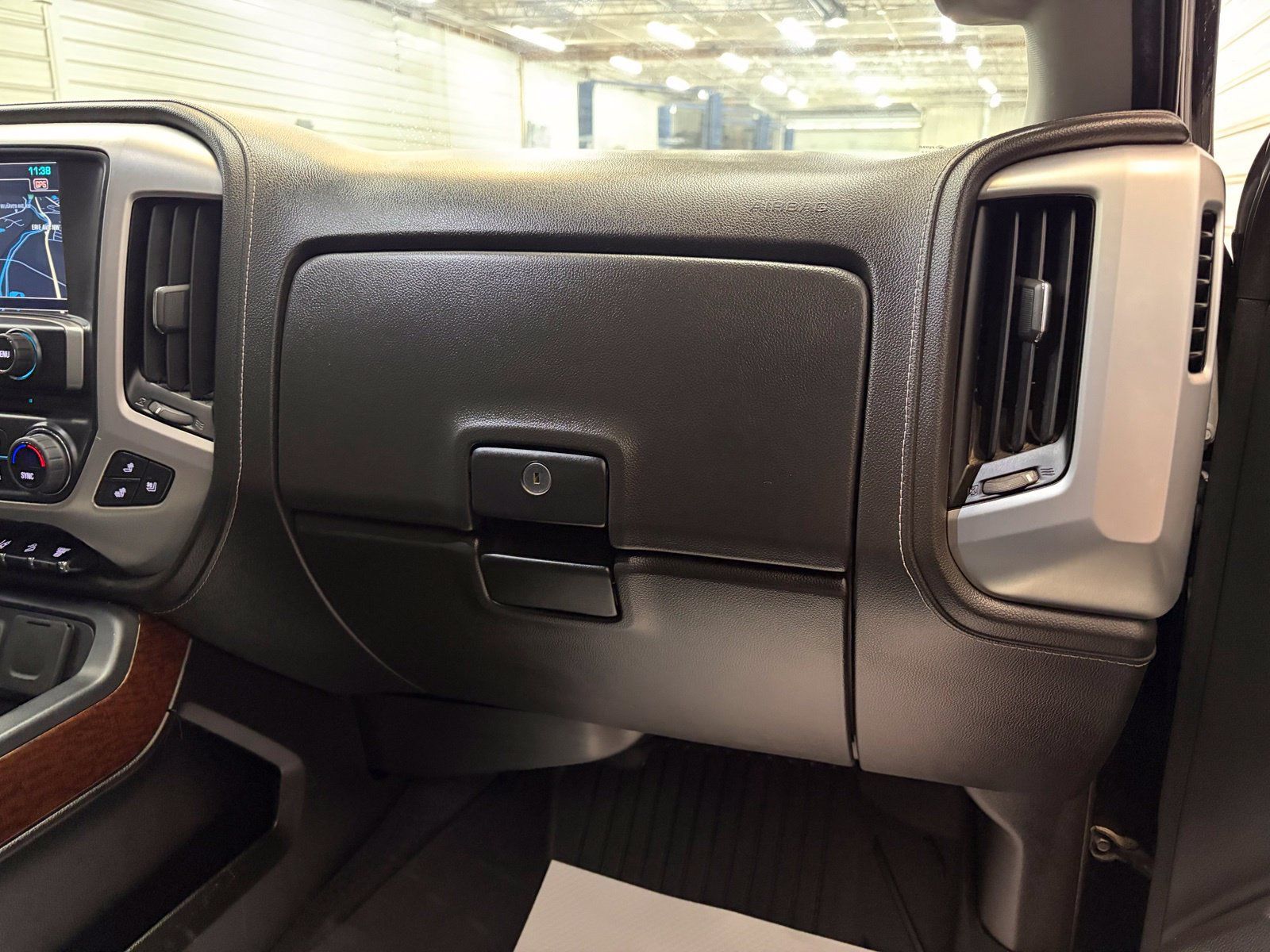 Used 2019 GMC Sierra 2500 SLT w/ Duramax Plus Package AWD/4WD image 30