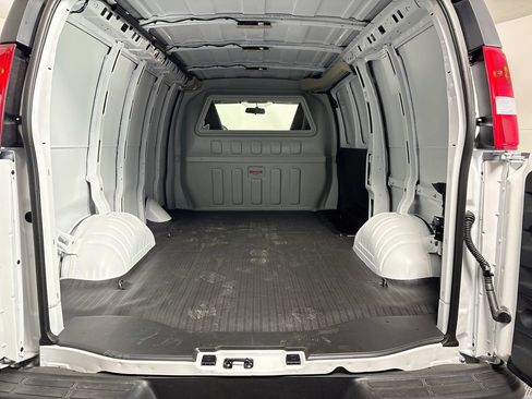 New 2026 GMC Savana 2500 w/ Driver Convenience Package RWD image 20