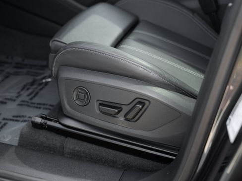 Used 2025 Audi Q6 e-tron Premium Plus w/ Premium Plus AWD/4WD image 19