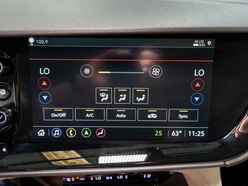 Used 2022 Buick Envision Avenir w/ Technology Package II image 22