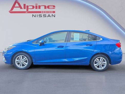 Used 2018 Chevrolet Cruze LT image 2