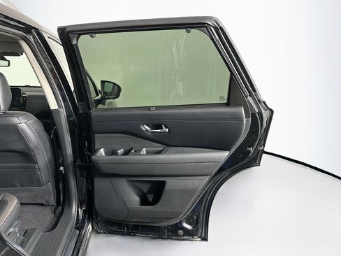 Used 2023 Nissan Pathfinder SL image 32