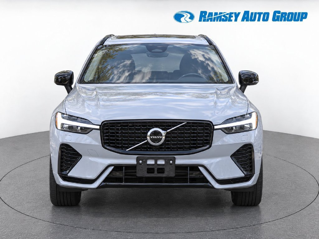 Used 2024 Volvo XC60 T8 Plus w/ Protection Package Premier AWD/4WD image 5