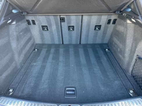 Certified 2025 Porsche Macan image 16