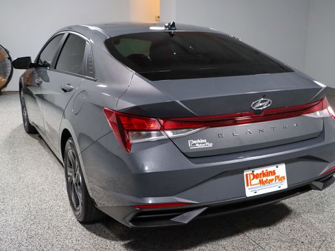 Used 2023 Hyundai Elantra SEL w/ Cargo Package FWD image 9