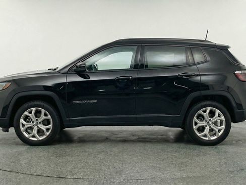 Used 2025 Jeep Compass Latitude AWD/4WD image 5