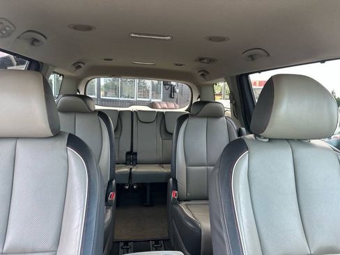 Used 2017 Kia Sedona LX w/ LX Essentials Premium Package FWD image 23