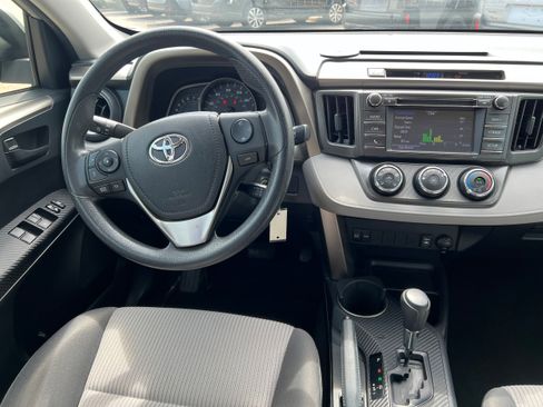 Used 2015 Toyota RAV4 LE AWD/4WD image 16