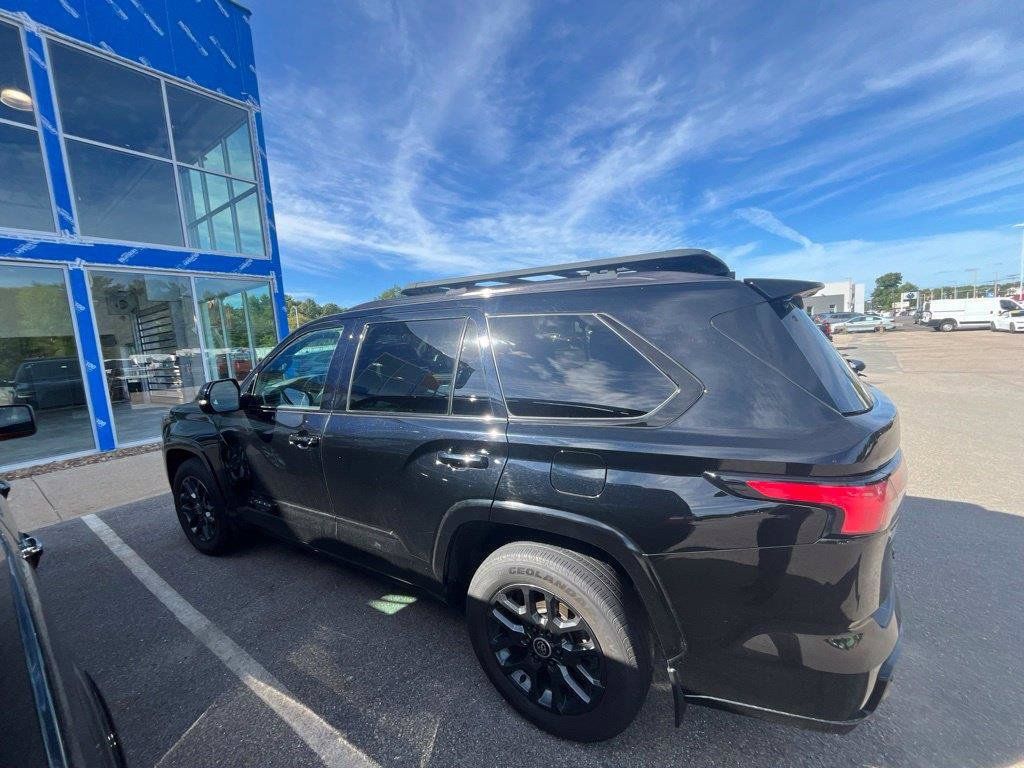 Used 2024 Toyota Sequoia Platinum AWD/4WD image 2