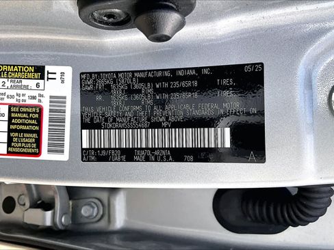 Used 2025 Toyota Highlander XLE FWD image 36