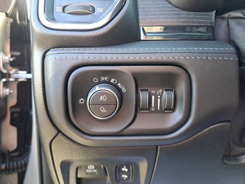 Used 2022 RAM 1500 Limited w/ Body Color Bumper Group image 38