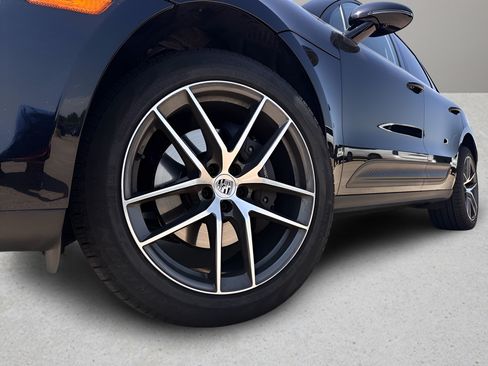 Used 2025 Porsche Macan Turbo AWD/4WD image 23