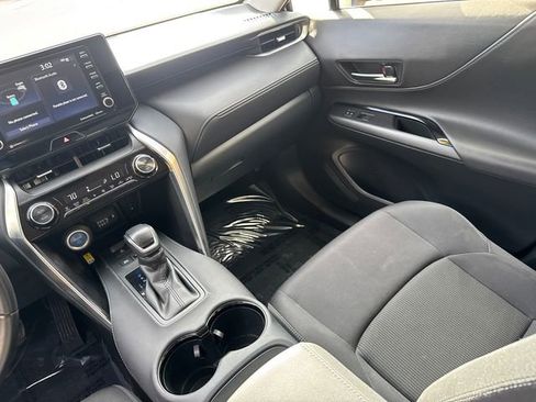 Used 2022 Toyota Venza LE image 23