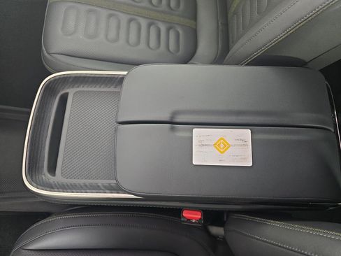 Used 2024 Rivian R1S Adventure image 31