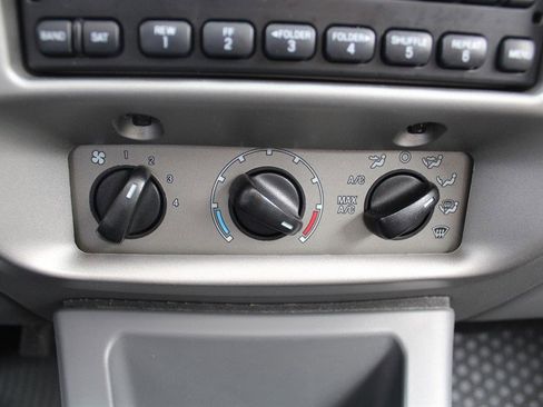 Used 2005 Ford Explorer Sport Trac XLS image 11