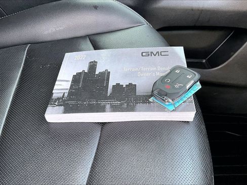 Used 2022 GMC Terrain SLT w/ Infotainment Package II image 23