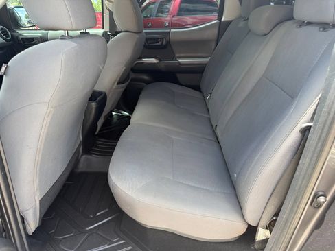 Used 2018 Toyota Tacoma SR5 AWD/4WD image 14