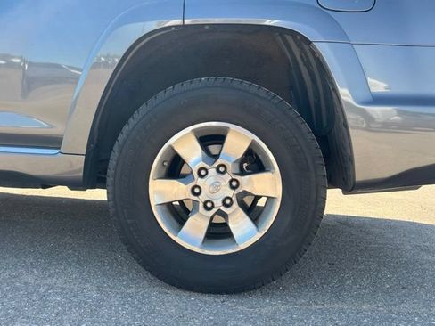 Used 2011 Toyota 4Runner SR5 w/ Convenience Pkg AWD/4WD image 14