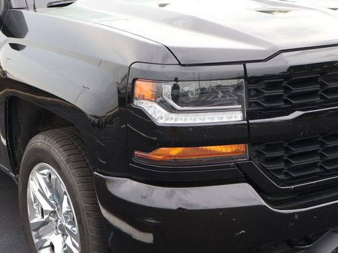 Used 2018 Chevrolet Silverado 1500 Custom w/ Custom Value Package AWD/4WD image 4