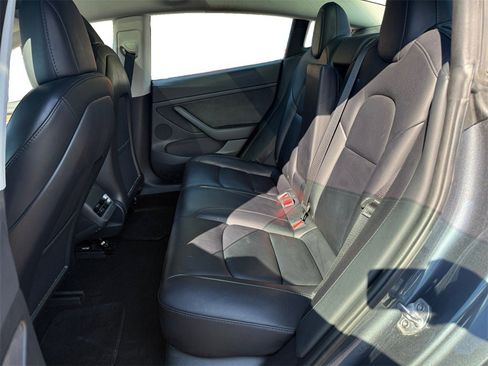 Used 2023 Tesla Model 3 Standard Range image 13