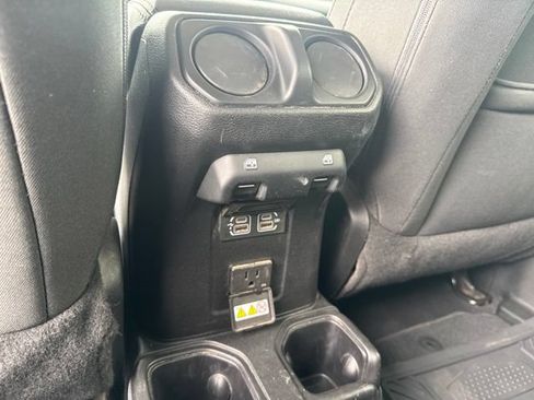 Used 2018 Jeep Wrangler Unlimited Sahara AWD/4WD image 31