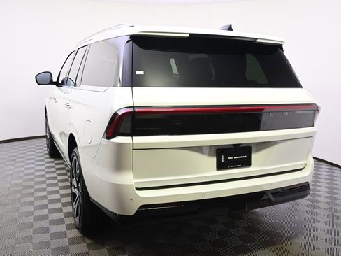 New 2026 Lincoln Navigator Reserve image 4