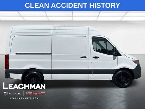 Used 2025 Mercedes-Benz Sprinter 2500 image 2