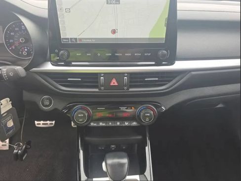Used 2023 Kia Forte GT-Line w/ GT-Line Technology Package FWD image 9